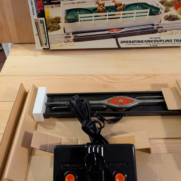 Lionel Operating Uncoupling Track Pre-owned - Picture 5 of 10